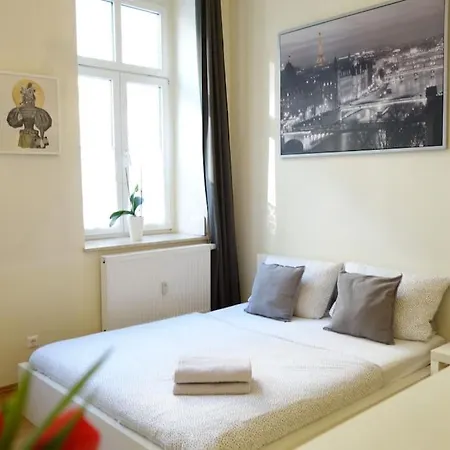 Cosy Apt Nearby Station Neustadt In It-District Dresden Exterior photo