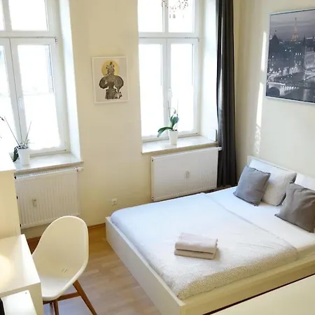 Cosy Apt Nearby Station Neustadt In It-District Dresden Exterior photo